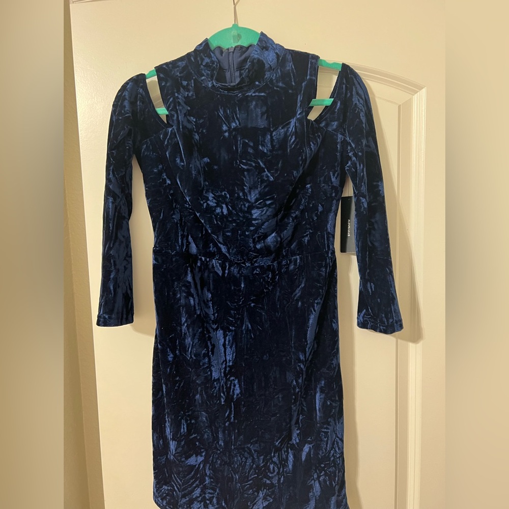 Lulu’s blue velvet dress